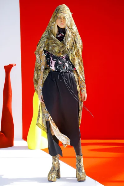 Look 10